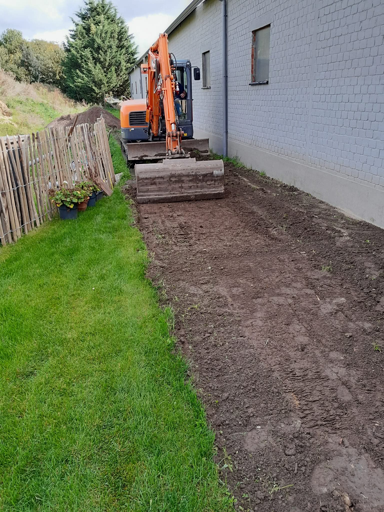 Grondwerken-Van-Bogaert-niveleren grond